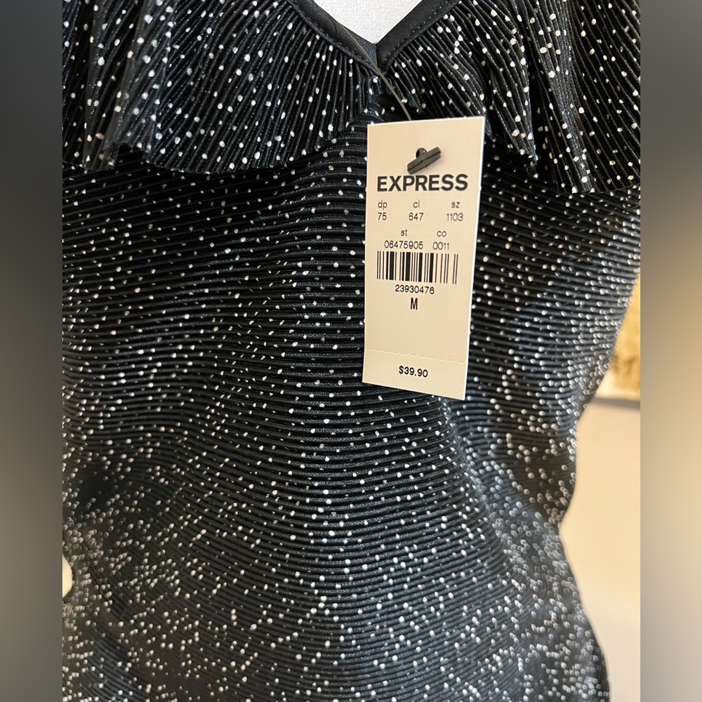 NWT Express Ruffled Top - Picture 3 of 4